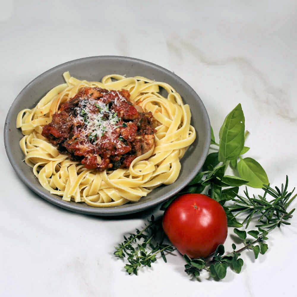 Lihaisa spagettikastike sian- ja naudanlihaa - Kotitekoinen pastakastike