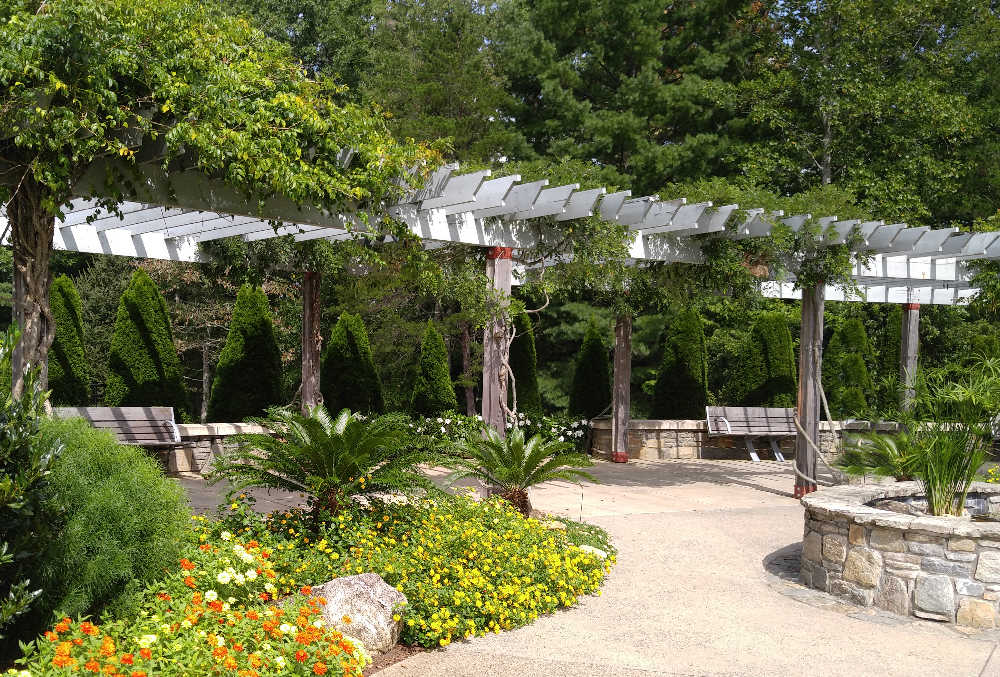 Garden Arbors at Arches – Mga Uri ng Gardening Trellise at Walk Through Arbors