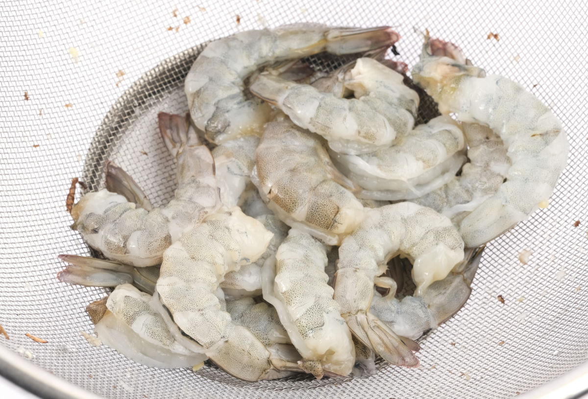 Ինչպես Devein Shrimp – Ծովախեցգետին մաքրելու խորհուրդներ