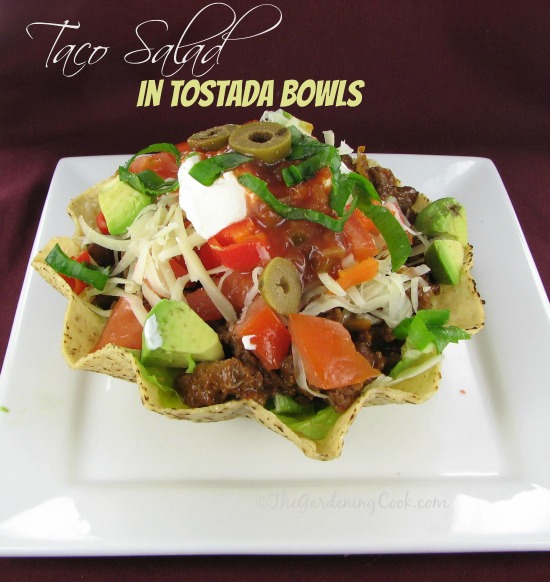 Taco salát v jedlých miskách Tostada Bowls