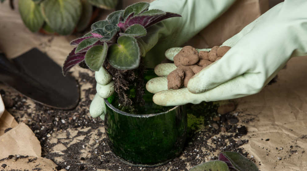 Ruukkujen salaojitusreikien peittäminen - Miten estää maaperän huuhtoutuminen ruukuista ulos?