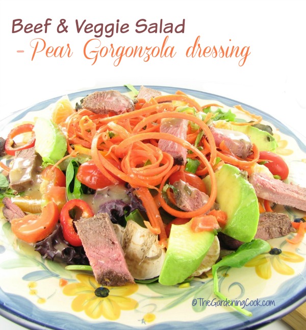 Salade de bœuf et légumes avec vinaigrette à la poire et au gorgonzola