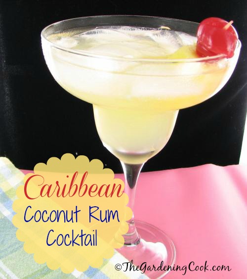 Koktej rum kokosi dhe ananasi nga Karaibet.